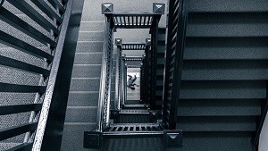 階段から転落