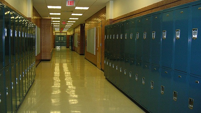TN-school-corridor-class-locker 学校