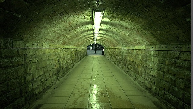 TN-tunnel-green-light トンネル