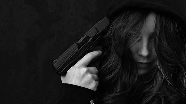 TN-hopeless-suicide-woman-gun 自殺