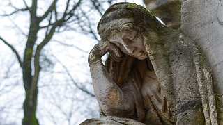 graveyard-statue