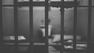 prison-cell-dark 独房