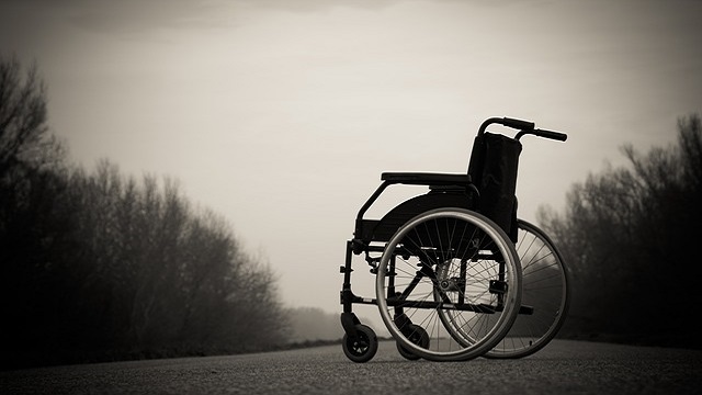 TN-wheelchair-hospital-dark 病院