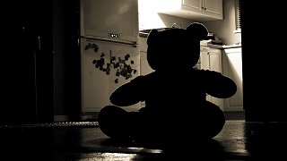 teddy-bear-dark-room