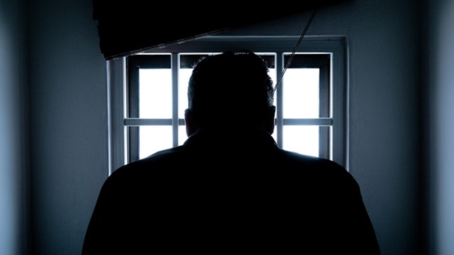 TN-criminal-room-window-creepy 犯罪者