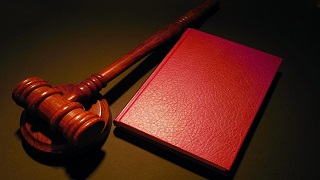 hammer-law-book-red 法律