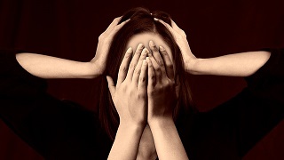 woman-hands-illness