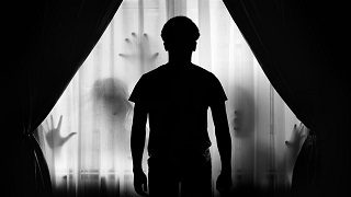 people-shadow-curtain-hands 人