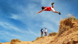 jumping-off-cliff ジャンプ