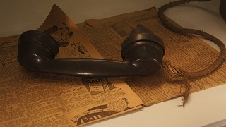 phone-old-newspaper 電話