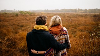 grass-date-couple-lover