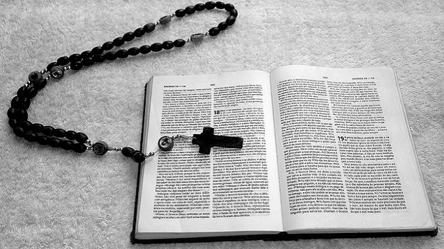 book-bible-cross-exorcism 本